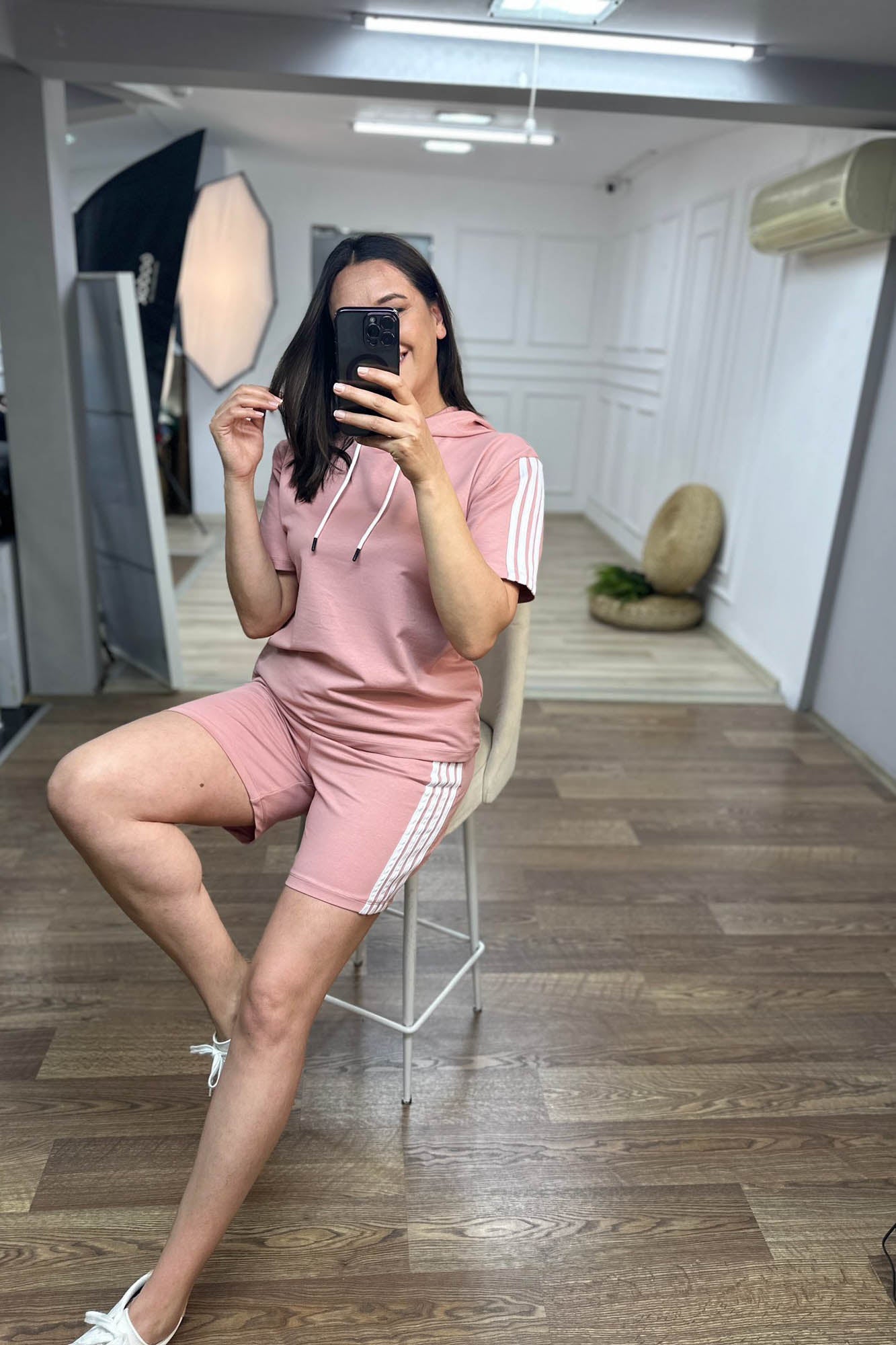 Trening dama marimi mari cu dungi si pantaloni scurti