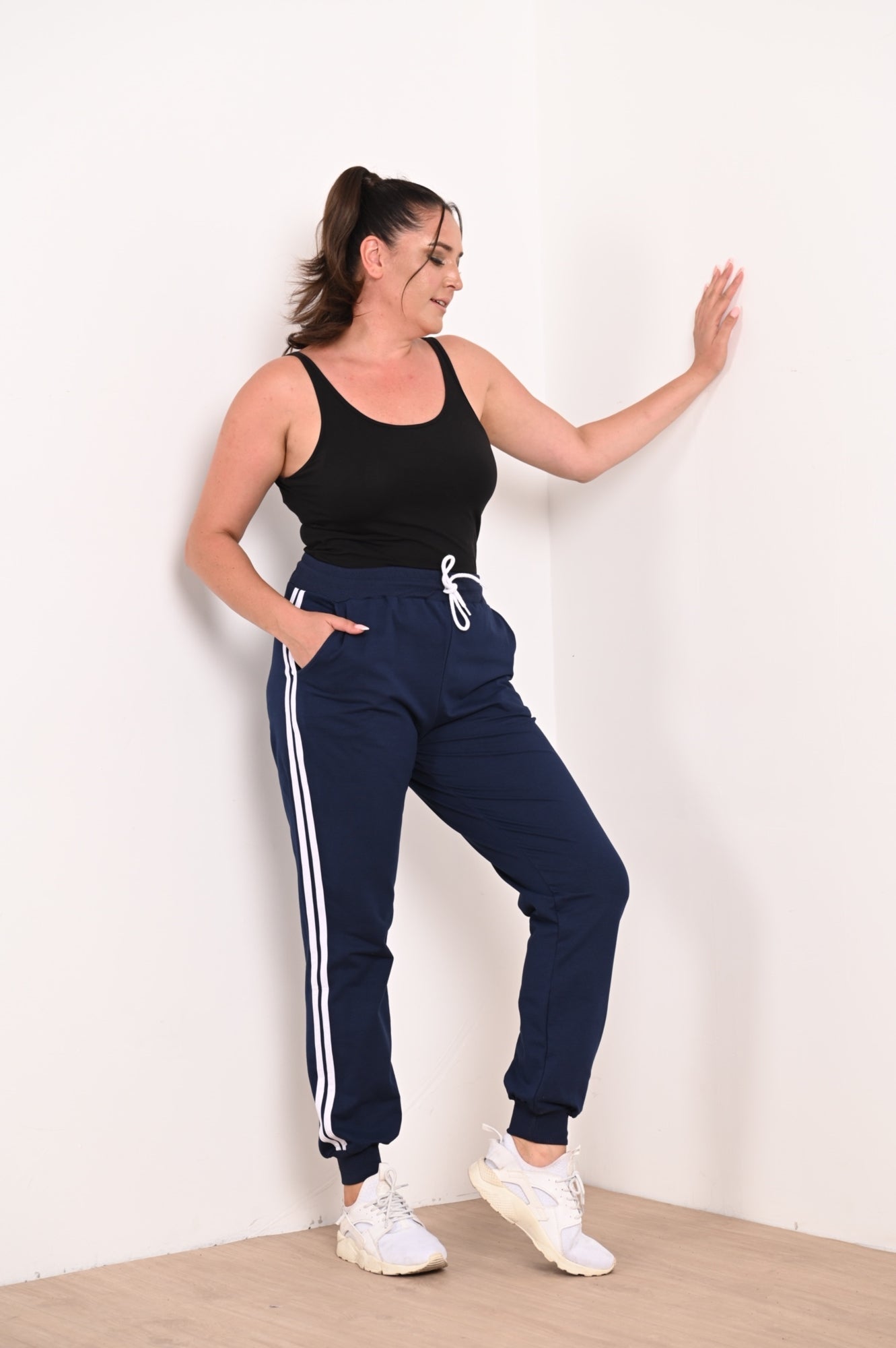 Damskie spodnie dresowe plus size z 2 paskami