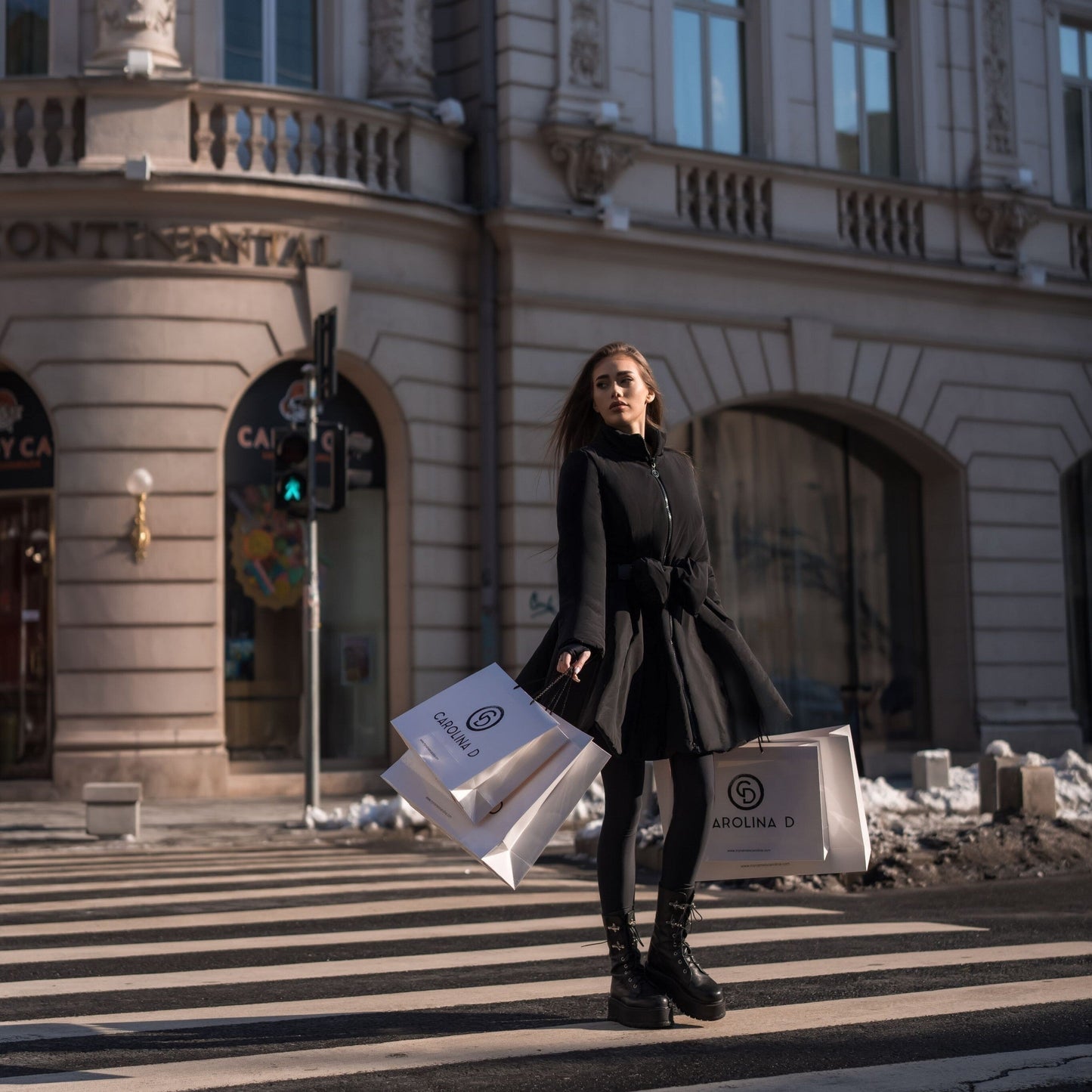 Geaca groasa de iarna neagra clos, din fas, cu funda in talie