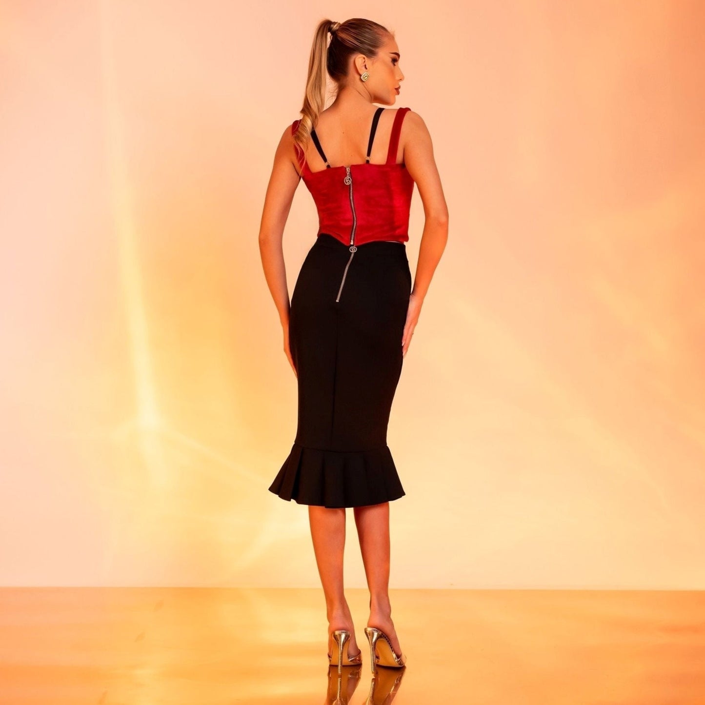 Top din catifea rosie cu cupe din dantela Lust