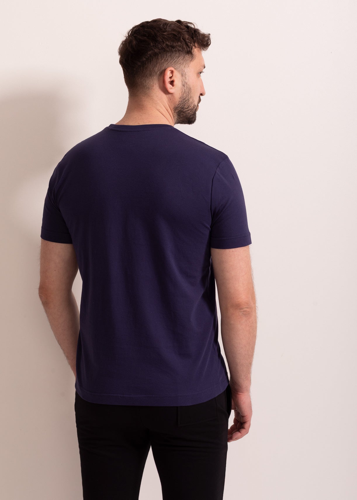 Tricou clasic bărbați din bumbac organic, pentru confort deplin. tricou cu mâneci scurte rotund la baza gâtului