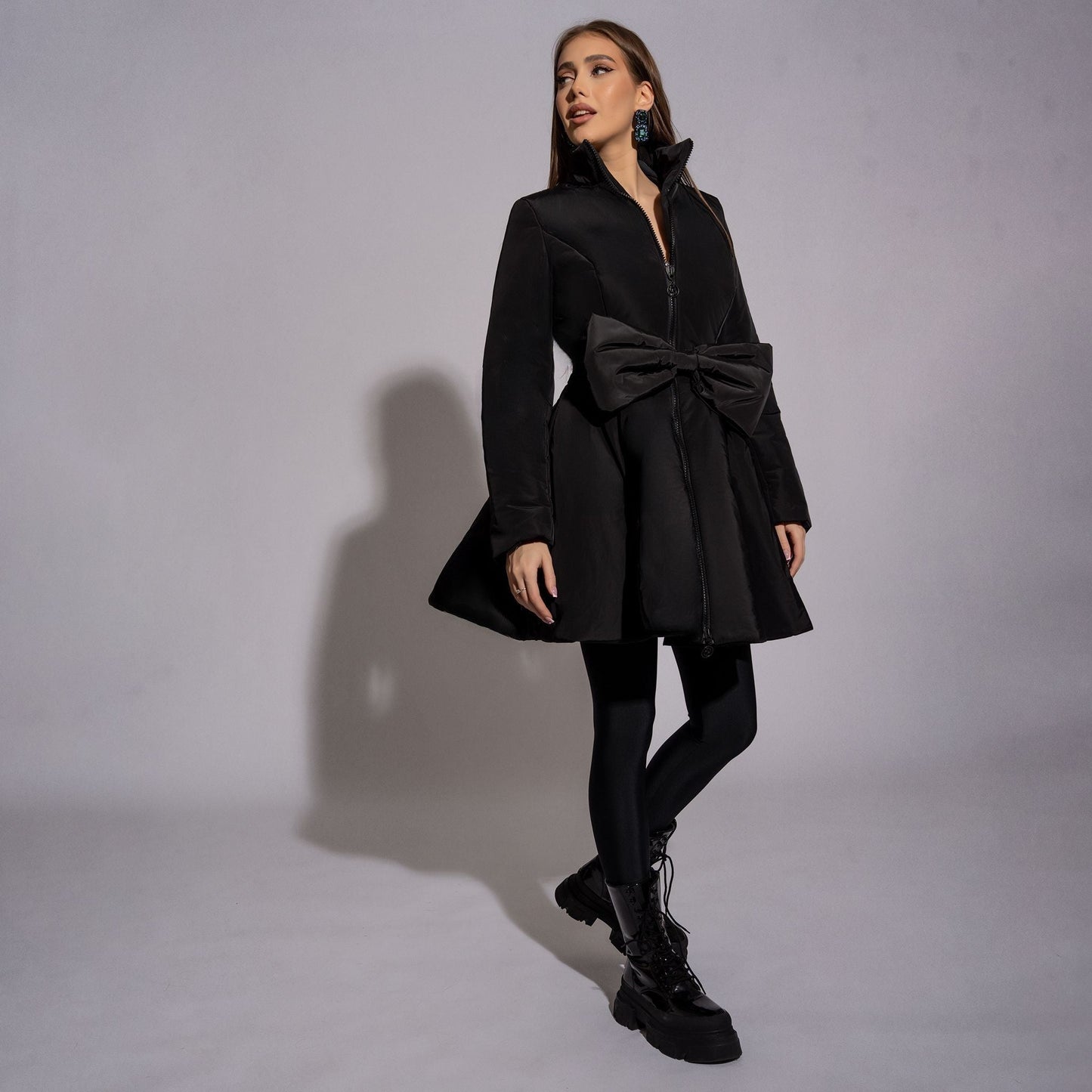 Geaca groasa de iarna neagra clos, din fas, cu funda in talie