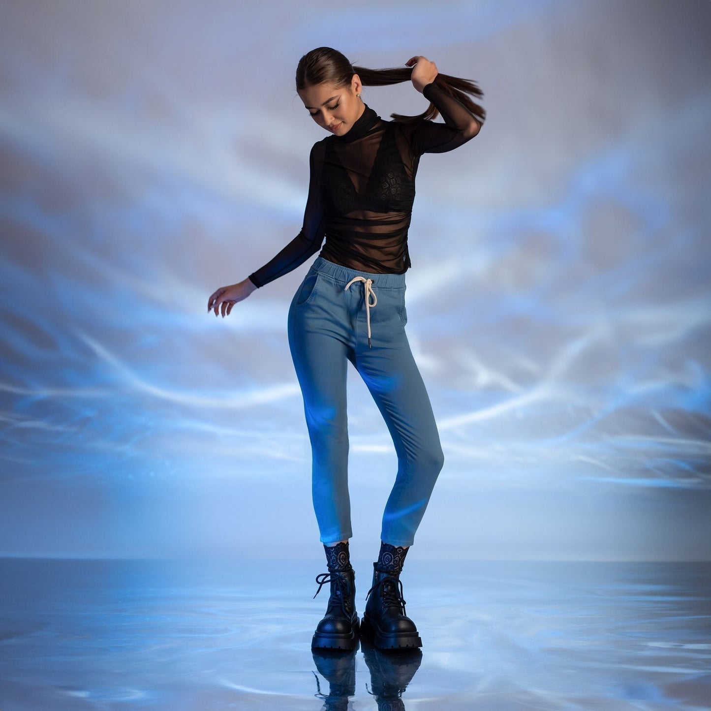 Transparenta din tulle elastic cu drapaje pe fata Helanca