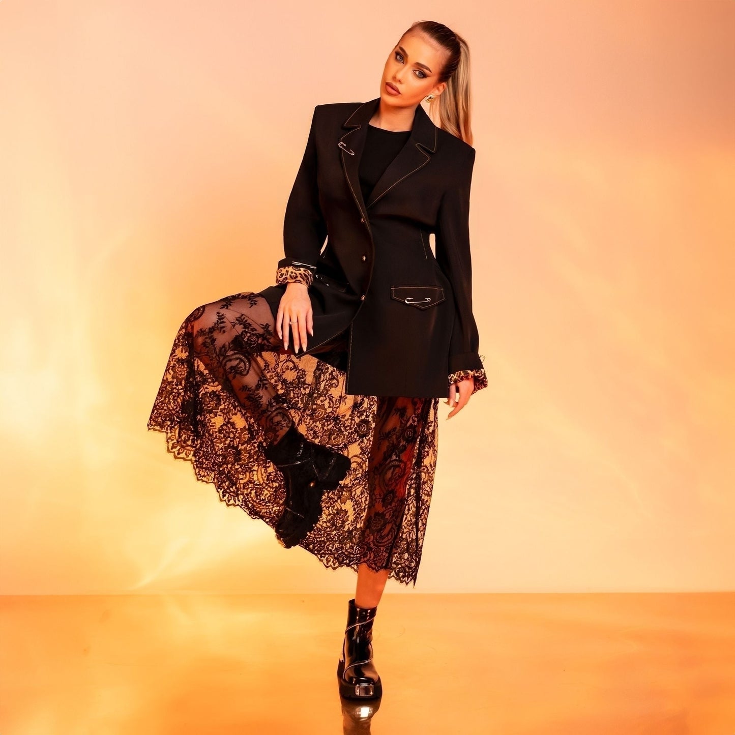 Sacou lung oversized cu fusta detasabila din dantela Rockstar Lace