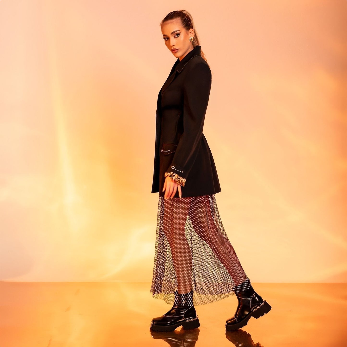 Sacou lung oversized cu fusta detasabila din plasa decorata cu cristale Rockstar