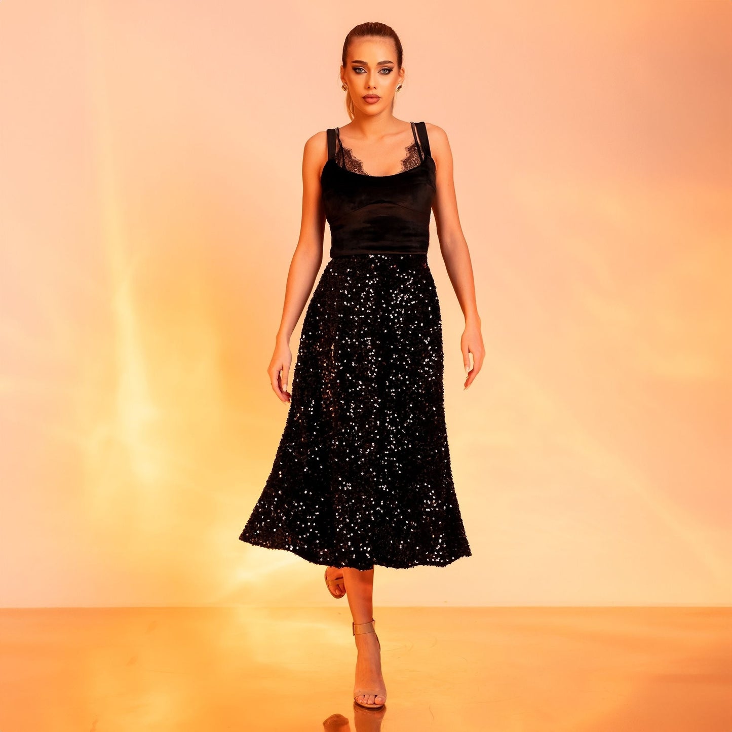 Top din catifea neagra cu cupe din dantela Lust