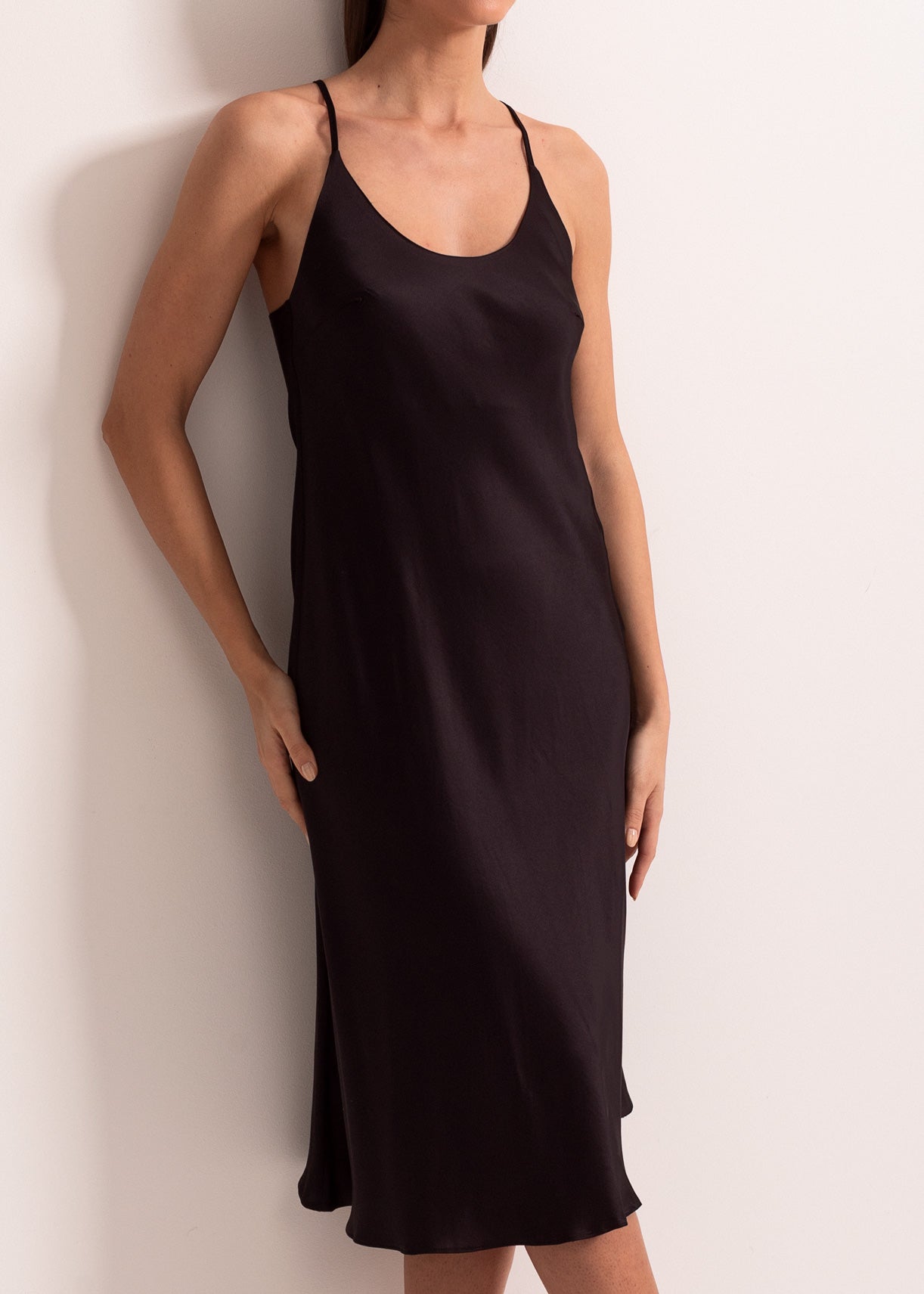 Cămașă de noapte damă satin viscoză – model elegant, fin și feminin
