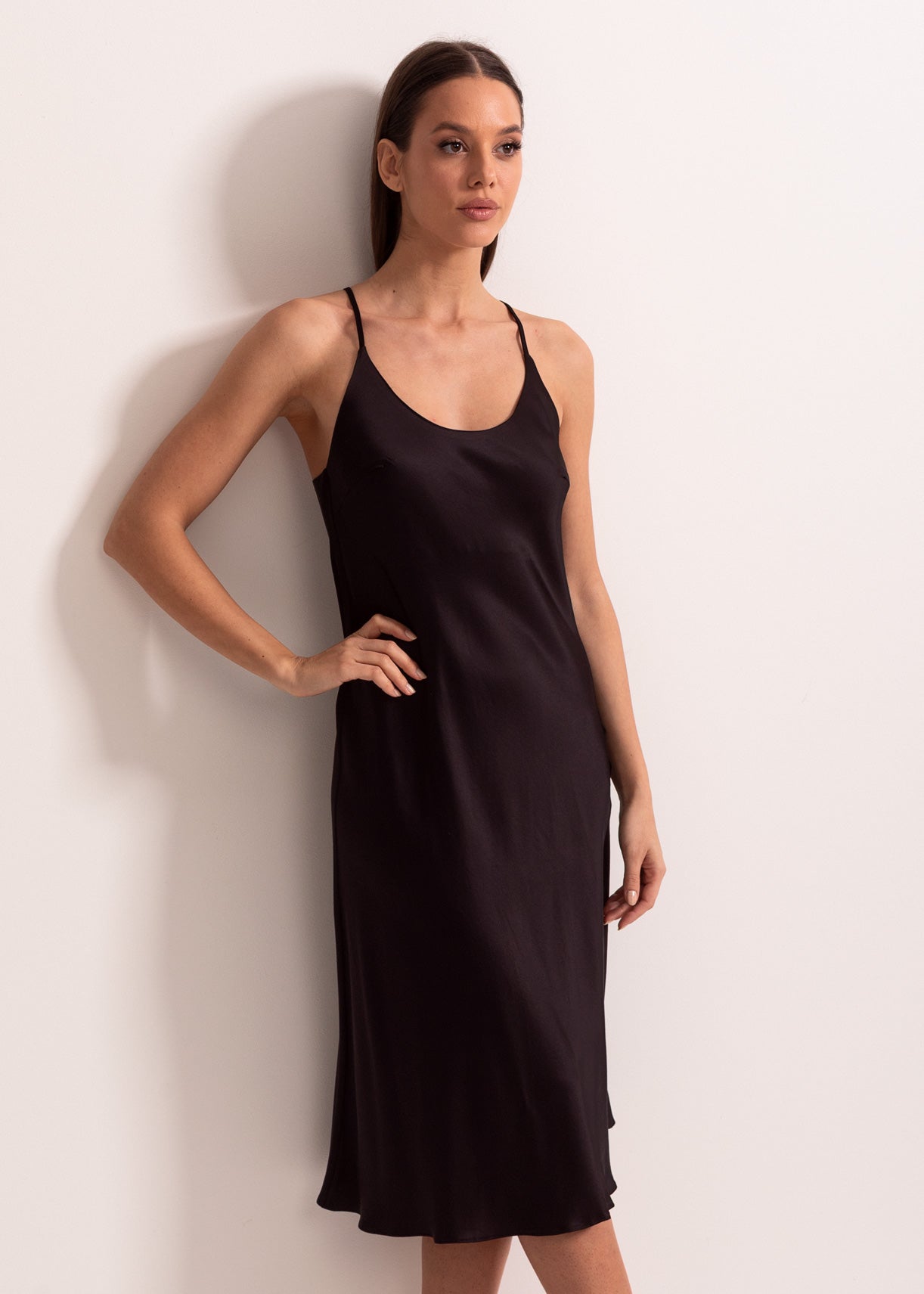 Cămașă de noapte damă satin viscoză – model elegant, fin și feminin