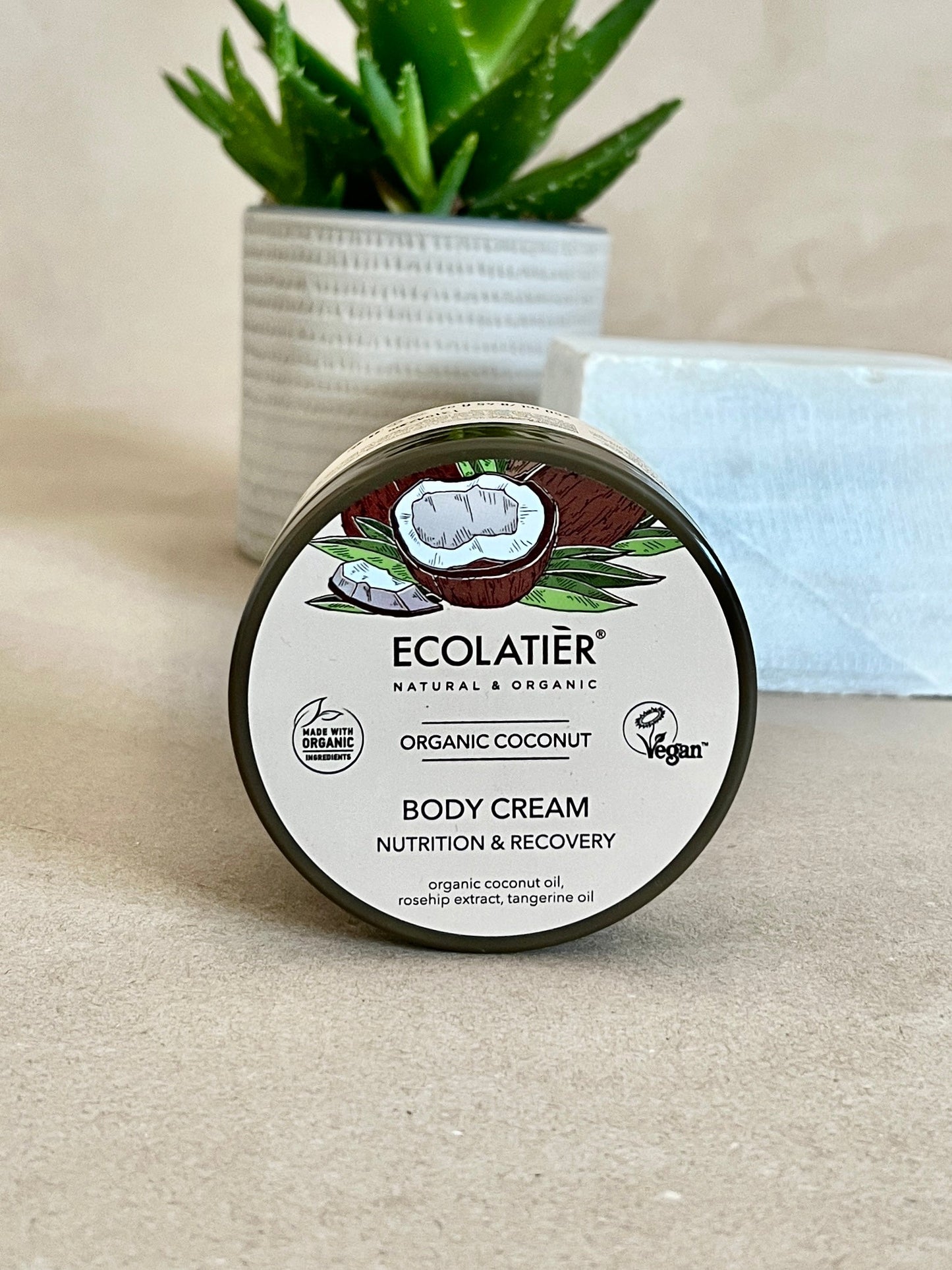 Cremă de corp cu ulei de cocos organic – hidratare intensă și regenerare
