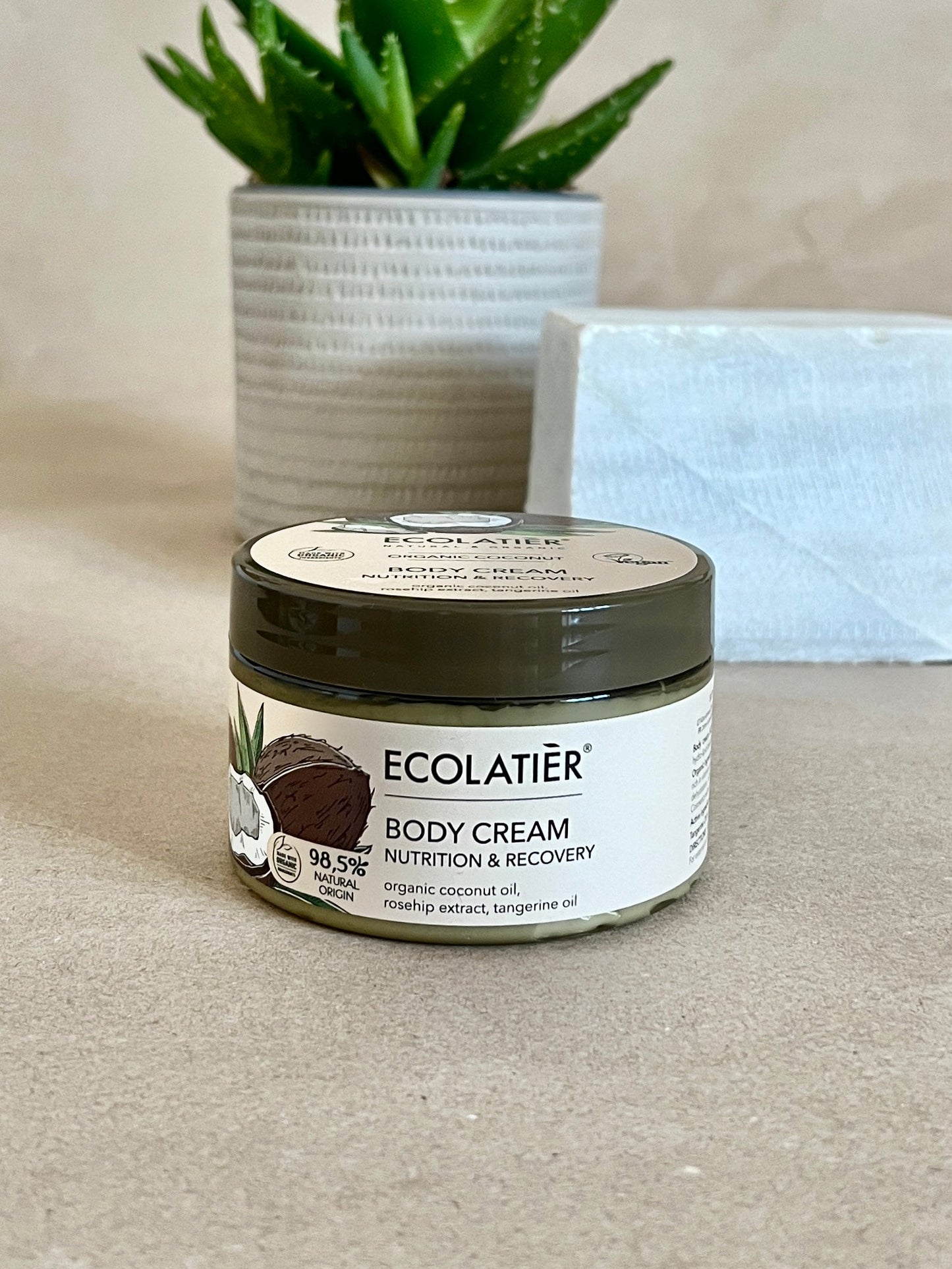 Cremă de corp cu ulei de cocos organic – hidratare intensă și regenerare