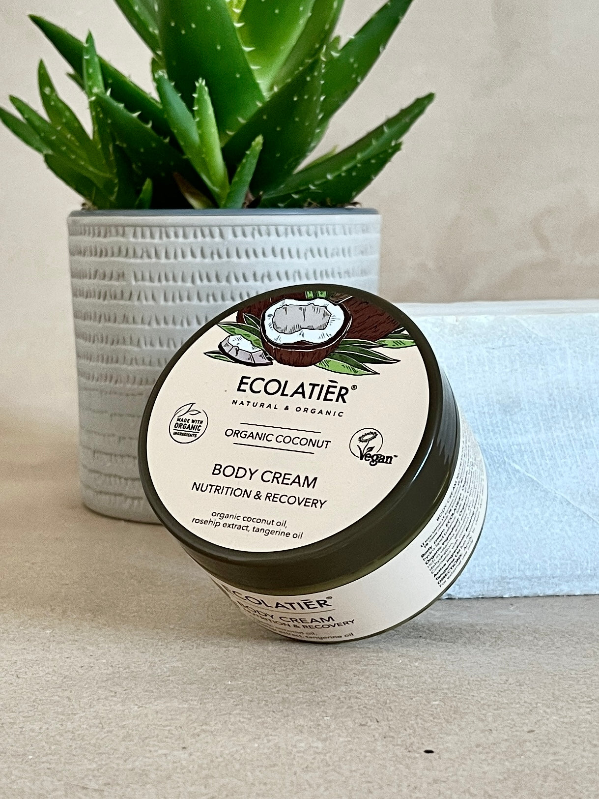 Cremă de corp cu ulei de cocos organic – hidratare intensă și regenerare