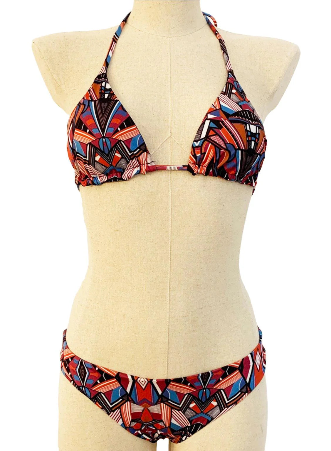 Bikini HYD Master cu bureți detașabili – stil modern și confort pentru zilele de vară