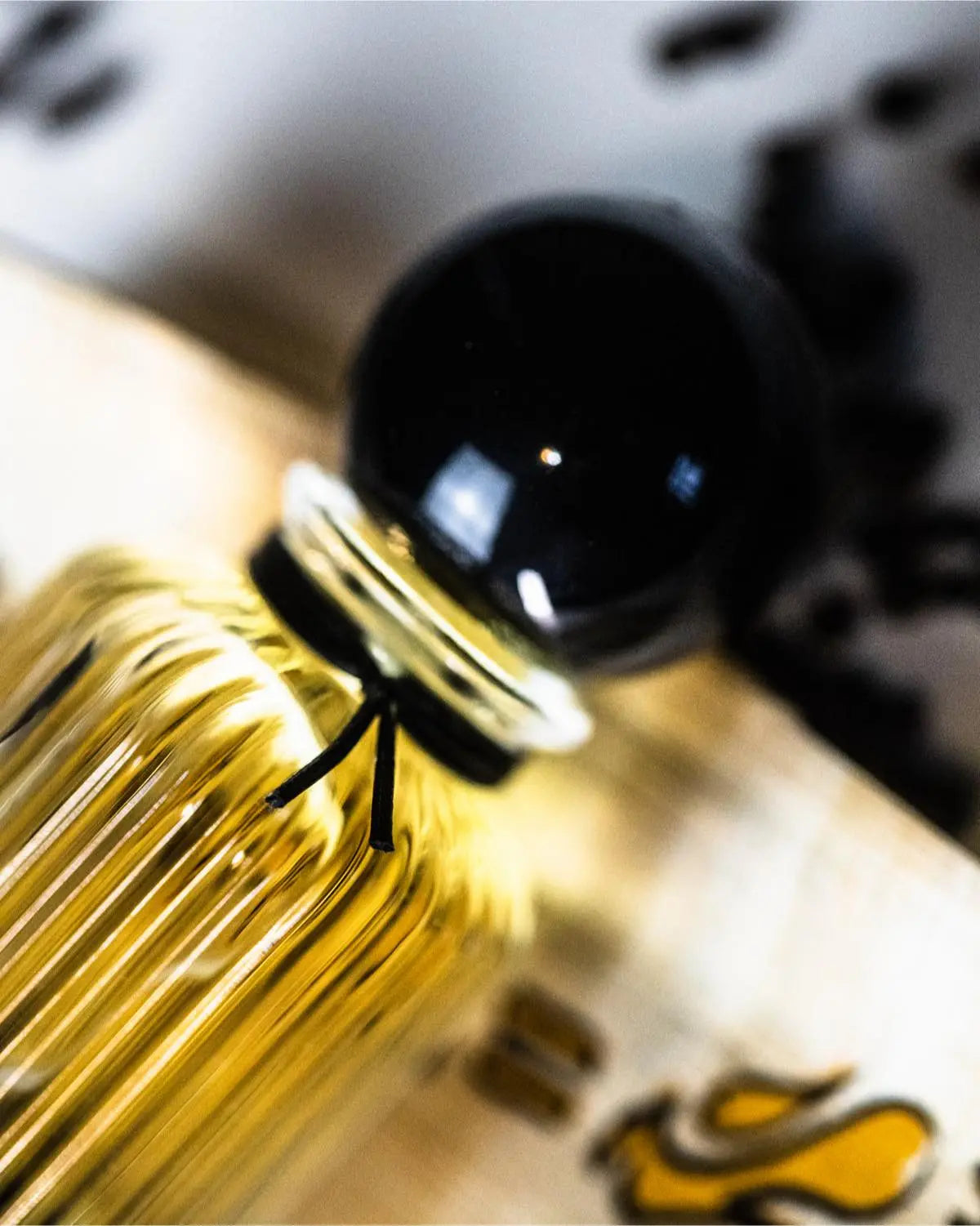 Miraj Velur parfum 75ml – Apă de parfum piele-lemnos condimentat, ultra masculin, puternic și sofisticat