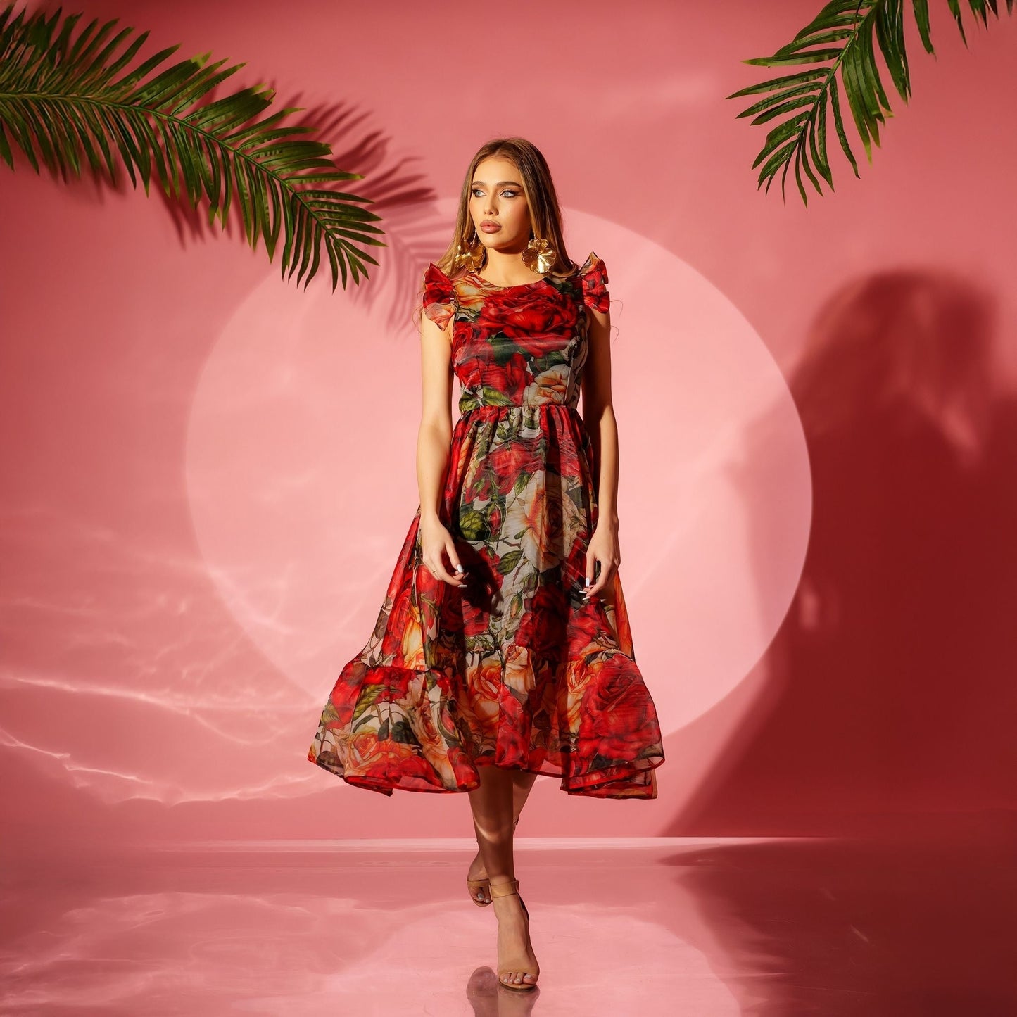 Bedrucktes Organza-Midikleid mit weitem Rock und Rüschen Rosa