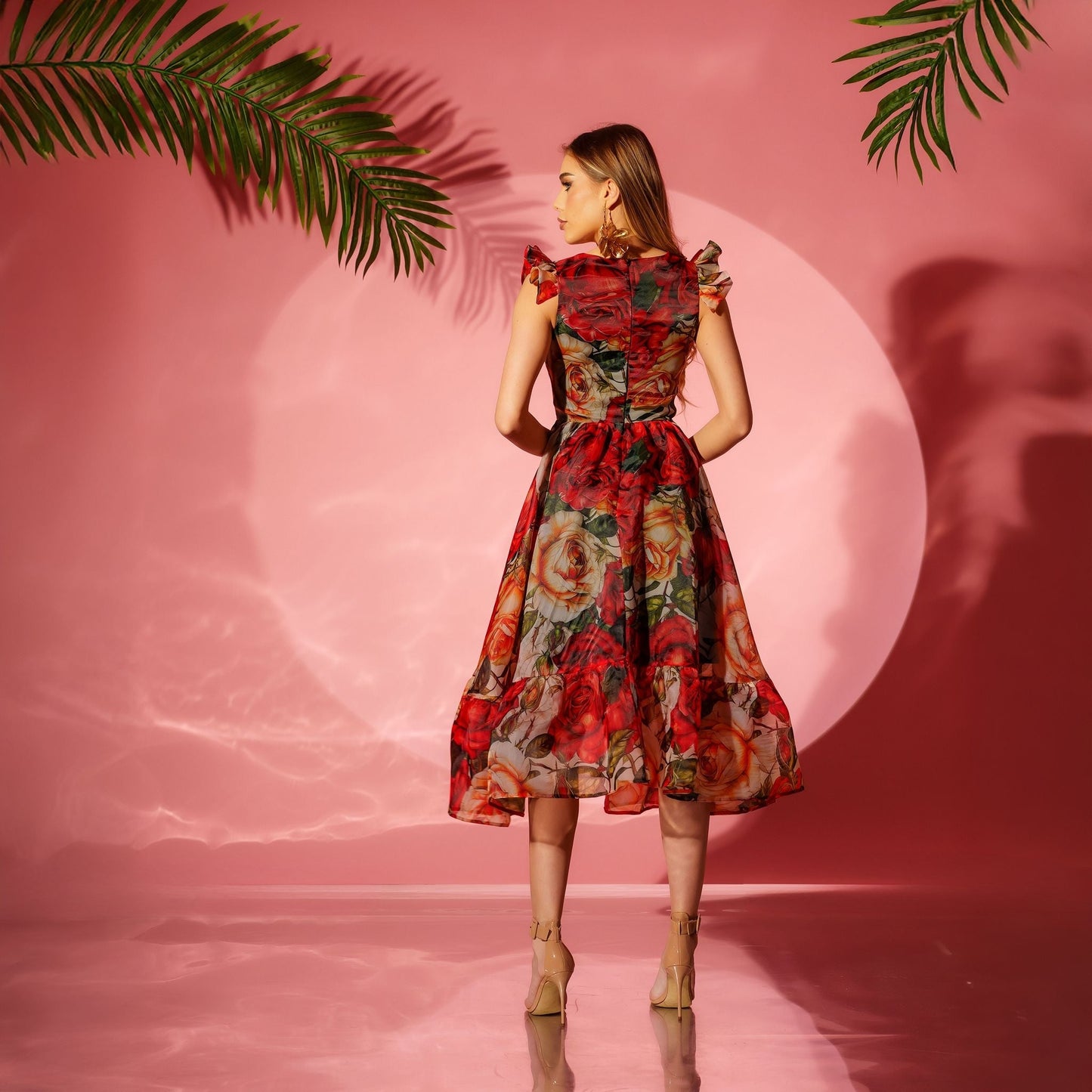 Bedrucktes Organza-Midikleid mit weitem Rock und Rüschen Rosa