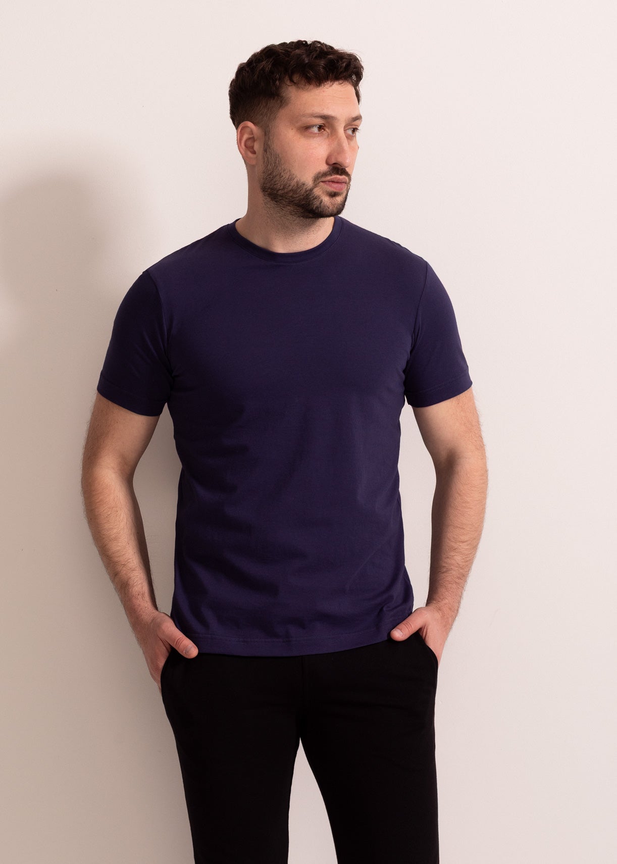 Tricou clasic bărbați din bumbac organic, pentru confort deplin.  tricou cu mâneci scurte rotund la baza gâtului
